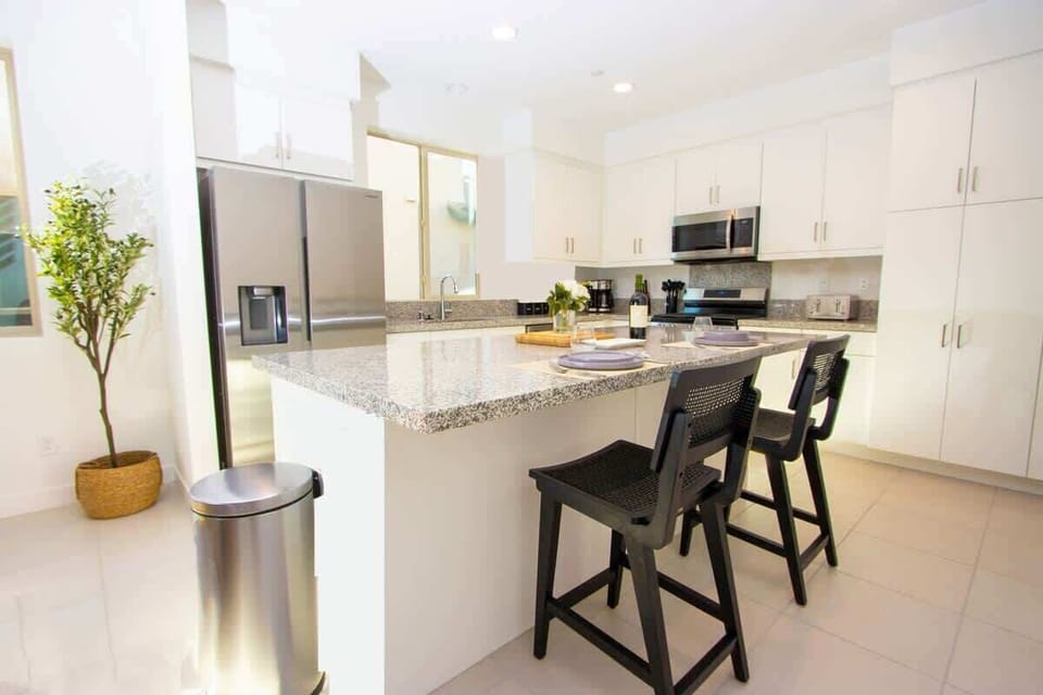 Casual meals or drinks at the kitchen's convenient island counter.