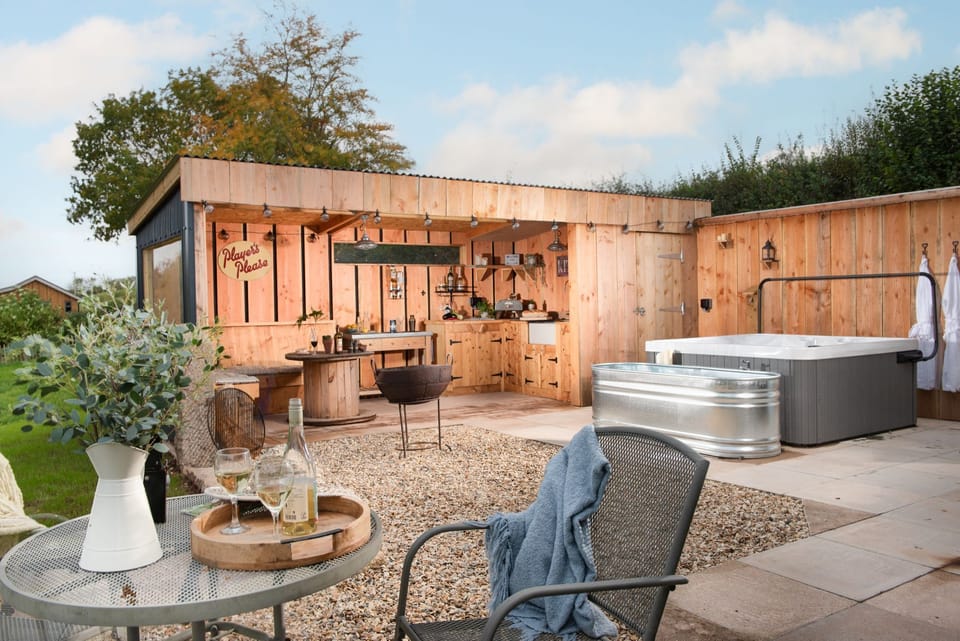 Outside seating area, Hot Tub-Devon Heaven Hideaways