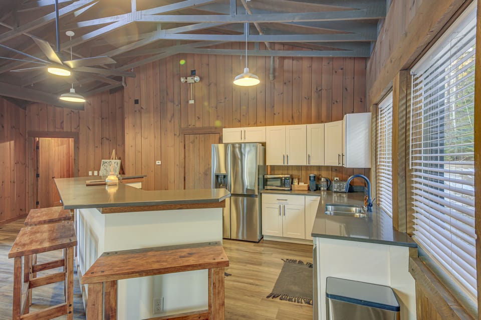 Kitchen | Keurig Coffee Maker | Electric Tea Kettle | Toaster