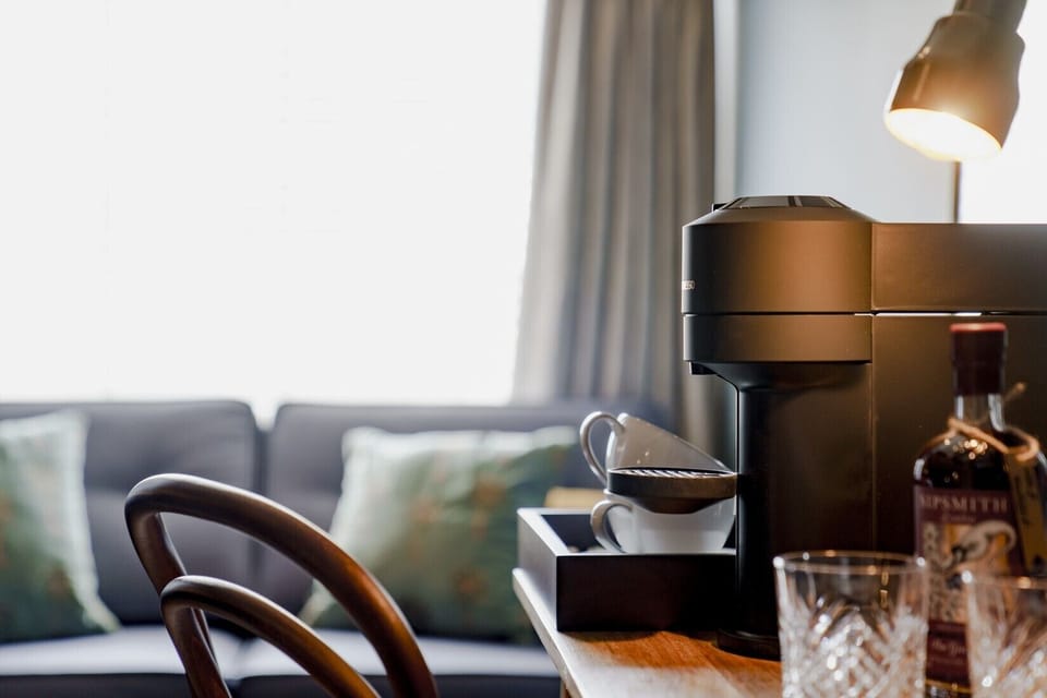 Family Room | Desk, iron/ironing board, free WiFi, bed sheets