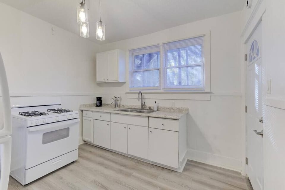 Experience culinary delight in our fully equipped kitchen and stylish dining area.