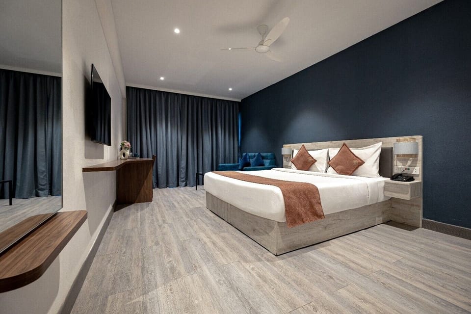 Premium Valley View Room with Balcony | Minibar, in-room safe, desk, blackout drapes
