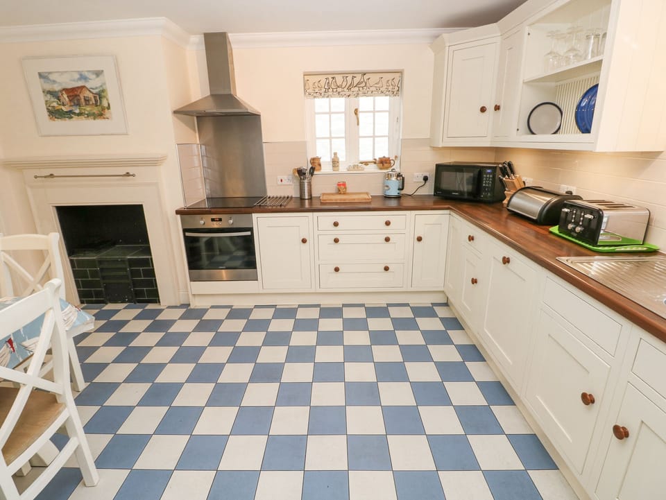Fridge, dishwasher, electric kettle, toaster