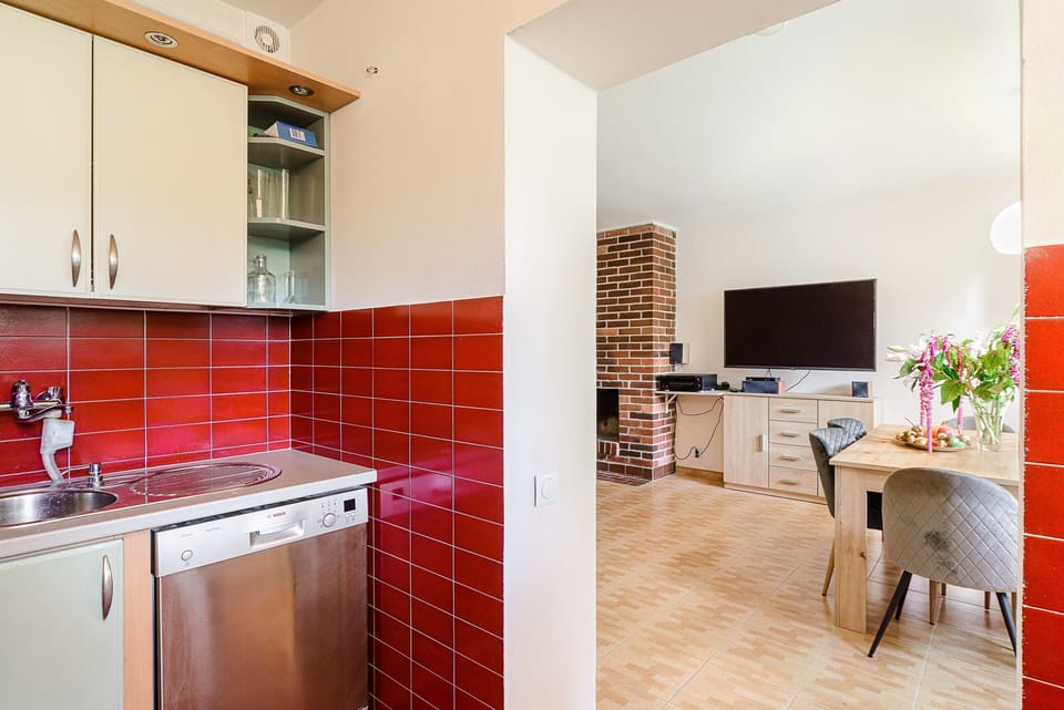 Apartment | Private kitchen | Fridge, oven, stovetop, dishwasher