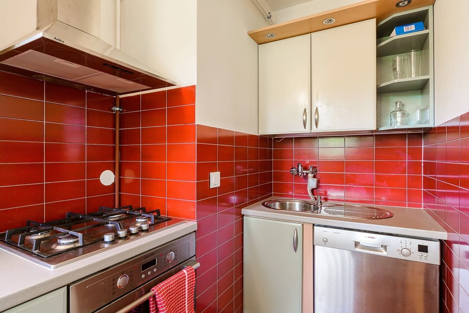 Apartment | Private kitchen | Fridge, oven, stovetop, dishwasher