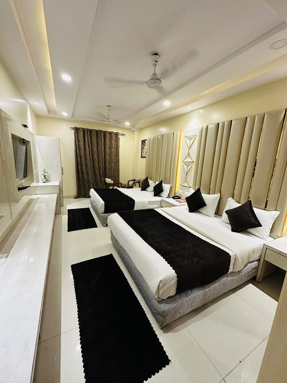 Family Room | Soundproofing, free WiFi