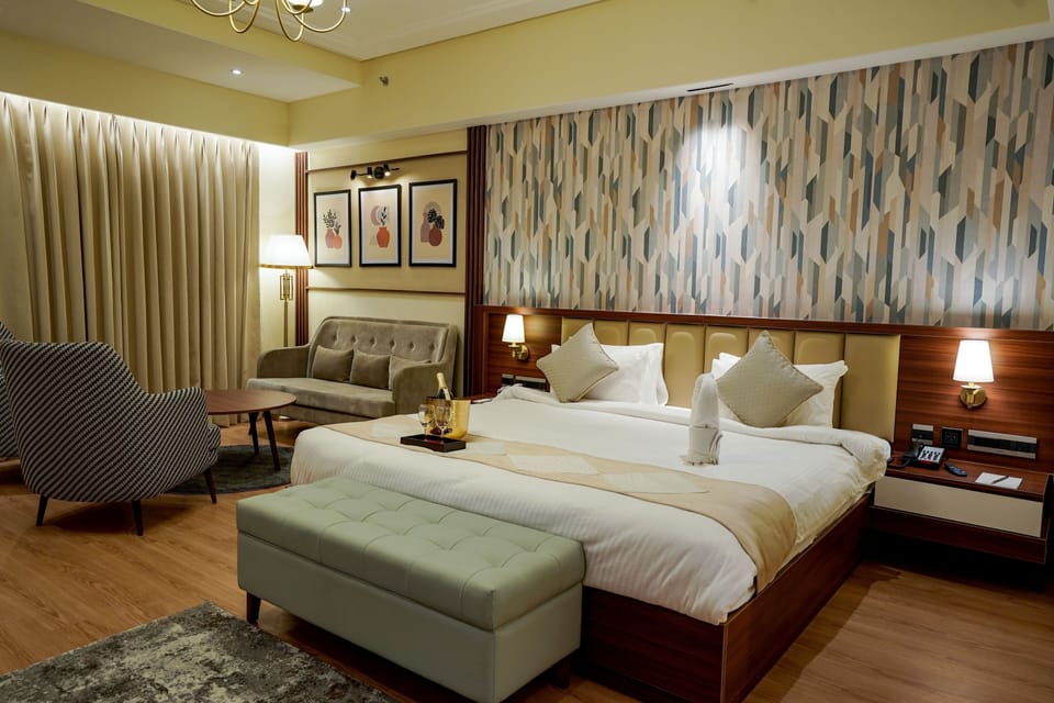 Premium Room | In-room safe, desk, blackout drapes, iron/ironing board