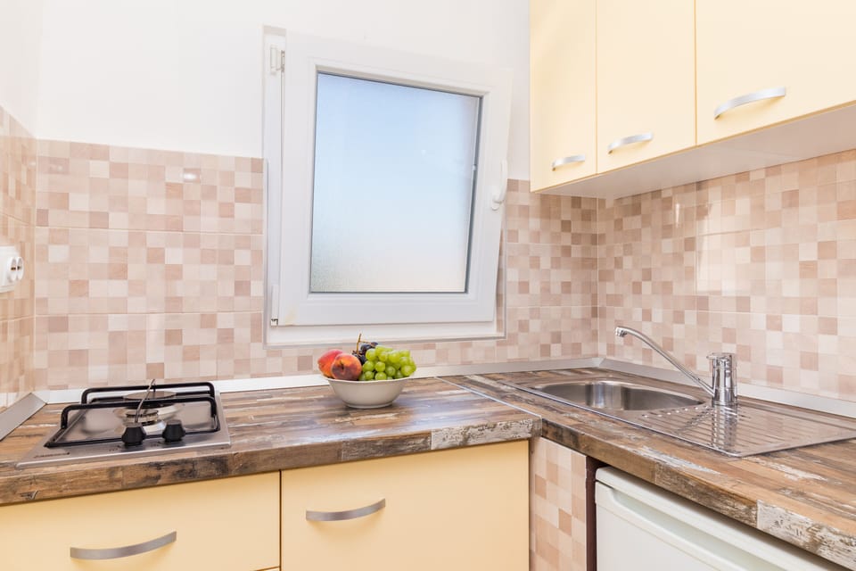 Comfort Apartment | Private kitchen | Fridge, oven, stovetop, coffee/tea maker