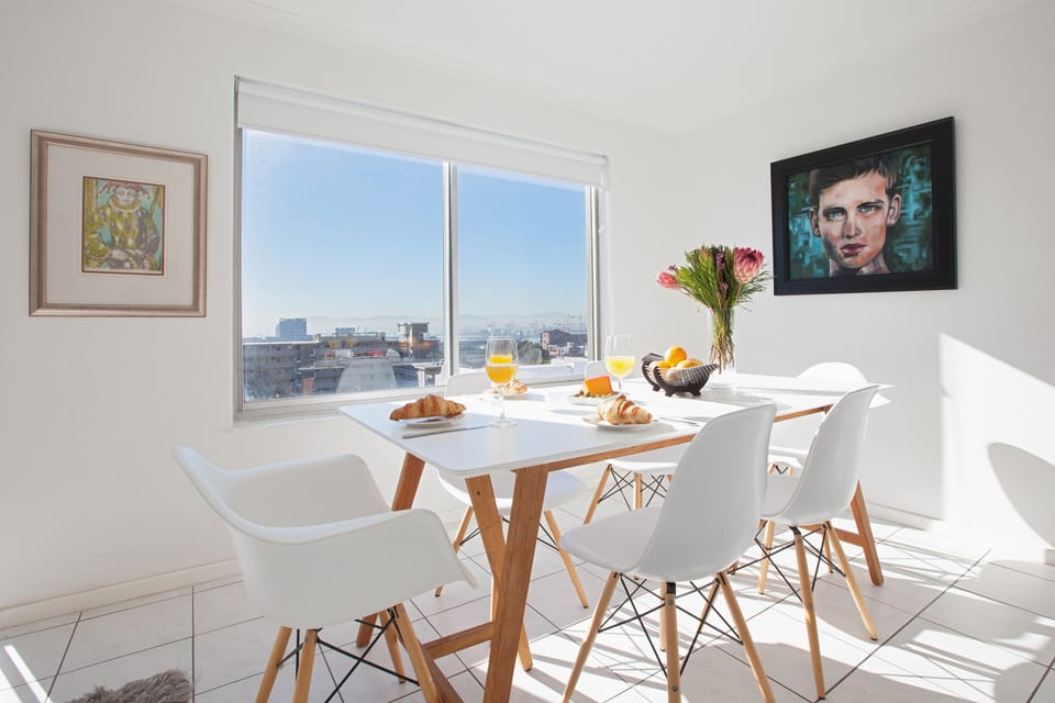 Apartment (2 Bedrooms) | Dining room