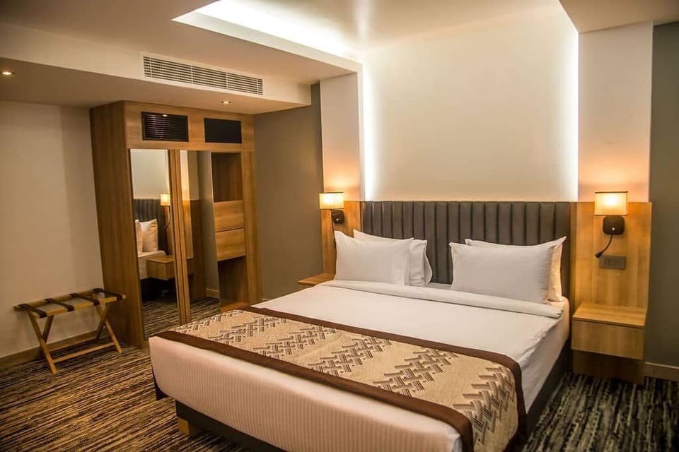 Signature Room | 1 bedroom, free WiFi