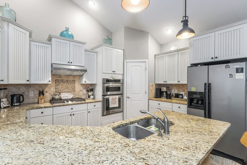Large and fully equipped kitchen
