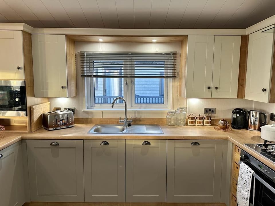 Convector oven, gas hob and oven, kettle, toaster and 2 coffee machines