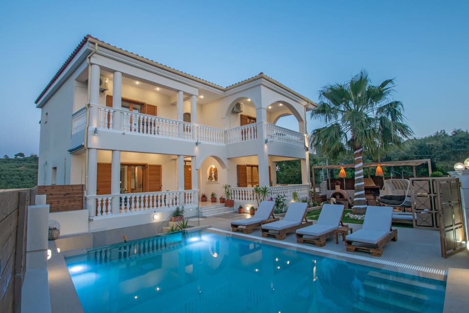 Luxury Villa | 4 bedrooms, in-room safe, desk, soundproofing