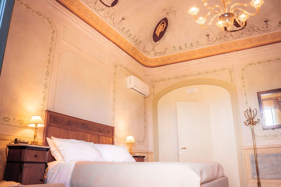 Classic Suite | Minibar, desk, iron/ironing board, free WiFi