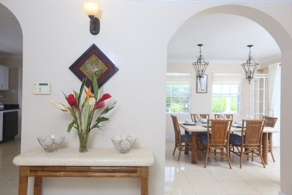 Villa, 4 Bedrooms | Dining