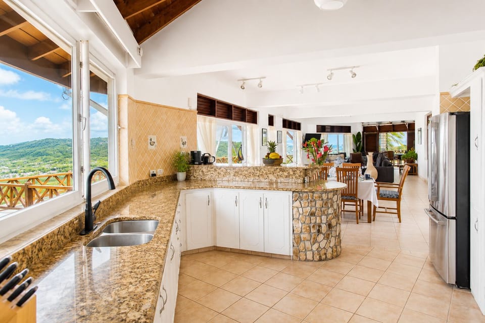 Villa, 3 Bedrooms | Private kitchen | Fridge