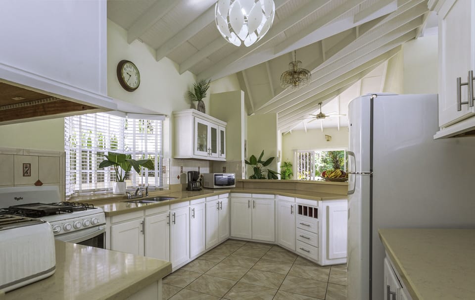Villa, 2 Bedrooms | Private kitchen | Fridge, oven, coffee/tea maker, toaster