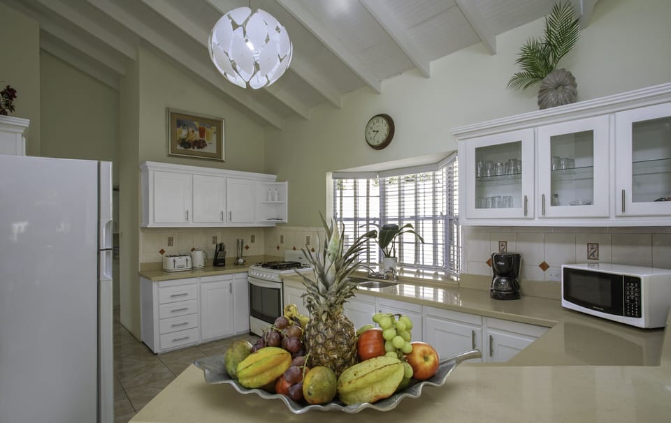 Villa, 2 Bedrooms | Private kitchen | Fridge, oven, coffee/tea maker, toaster