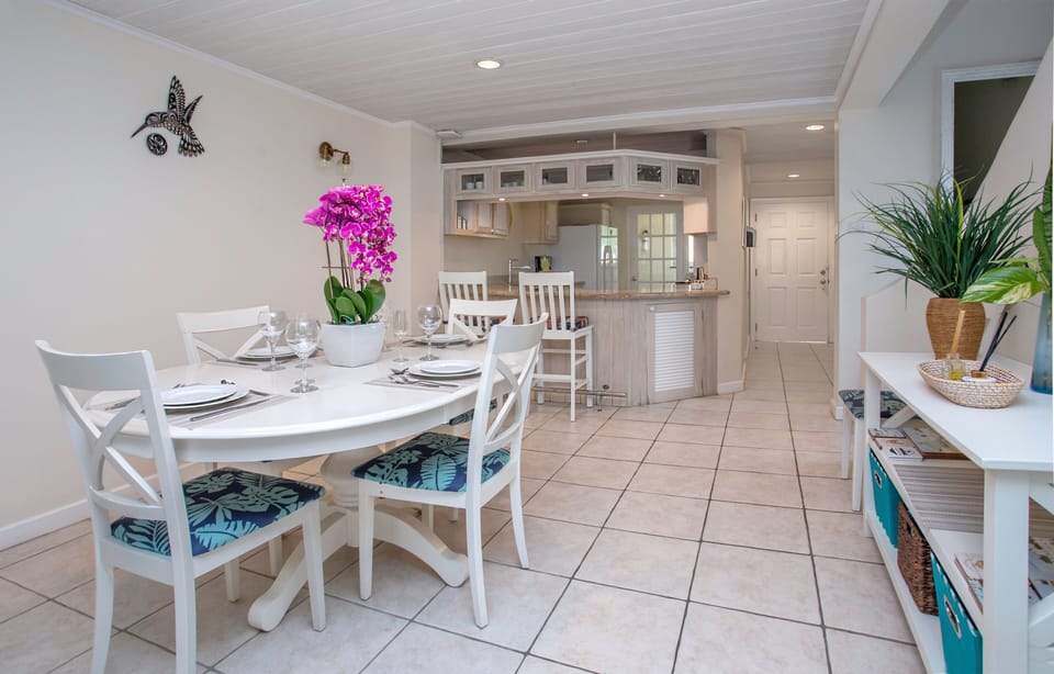 Townhome, 2 Bedrooms | Dining