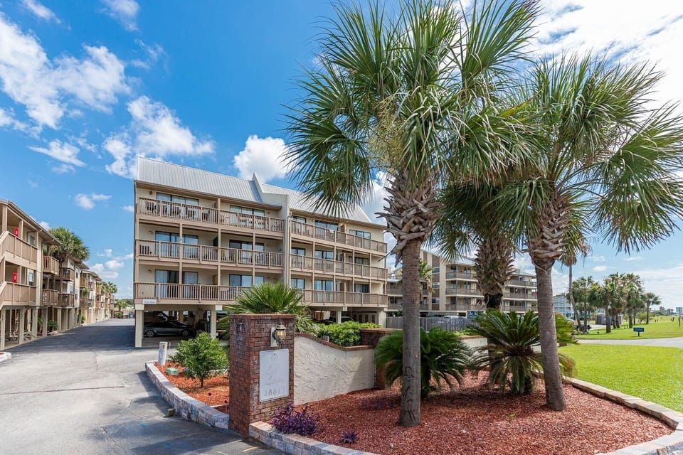 Condo, 2 Bedrooms | Exterior