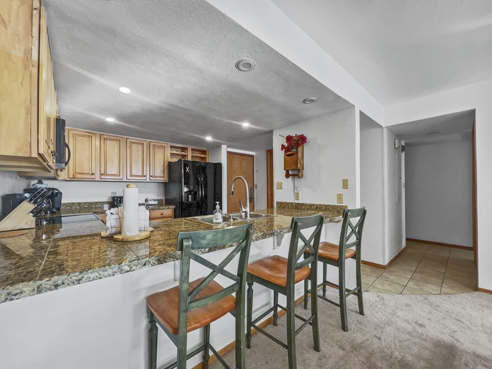 Condo, 2 Bedrooms | Private kitchen | Fridge, oven, coffee/tea maker, toaster