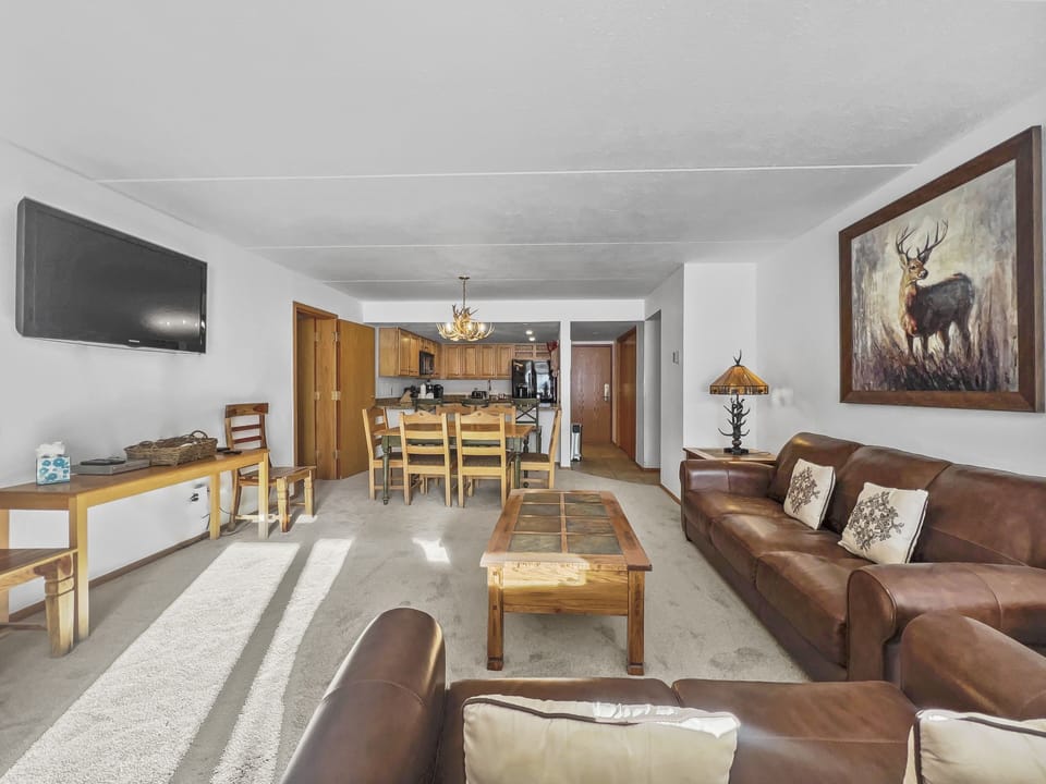 Condo, 2 Bedrooms | Living area | Smart TV