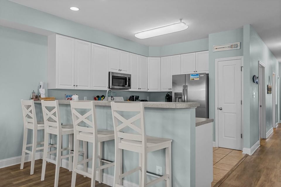 Condo, 3 Bedrooms | Private kitchen | Fridge, oven, coffee/tea maker, toaster