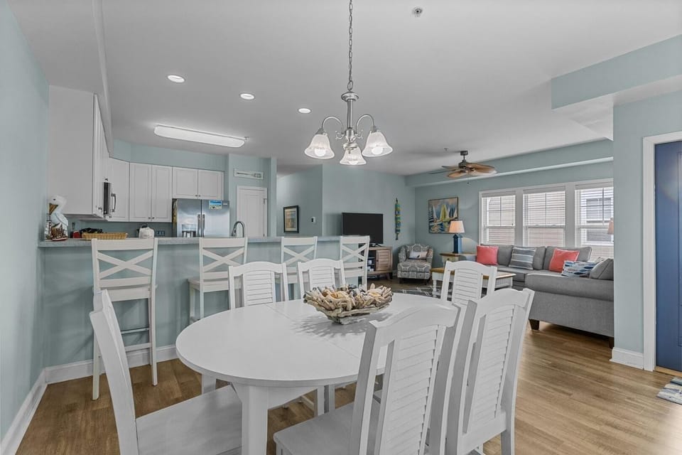 Condo, 3 Bedrooms | Dining