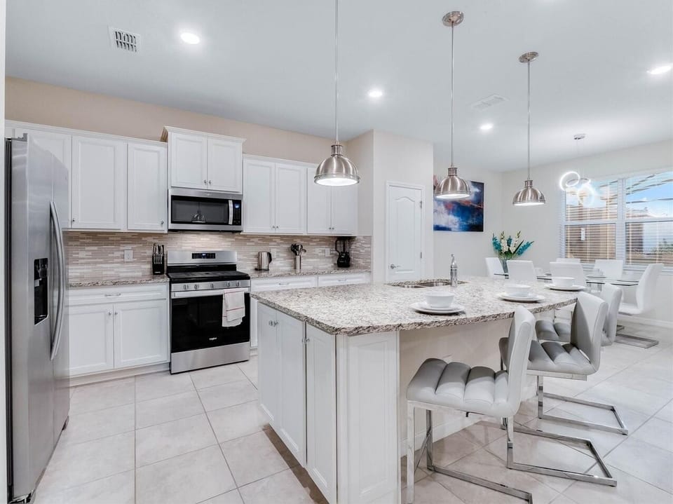 Villa, 5 Bedrooms | Private kitchen | Coffee/tea maker, fridge, oven, toaster