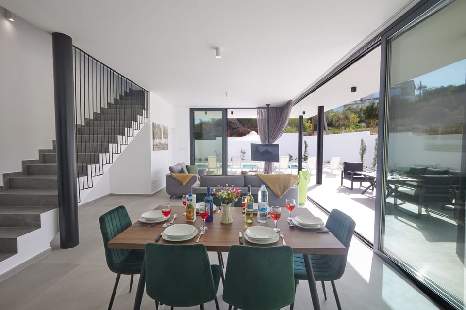 Dining Area with table and chairs to seat 6 people