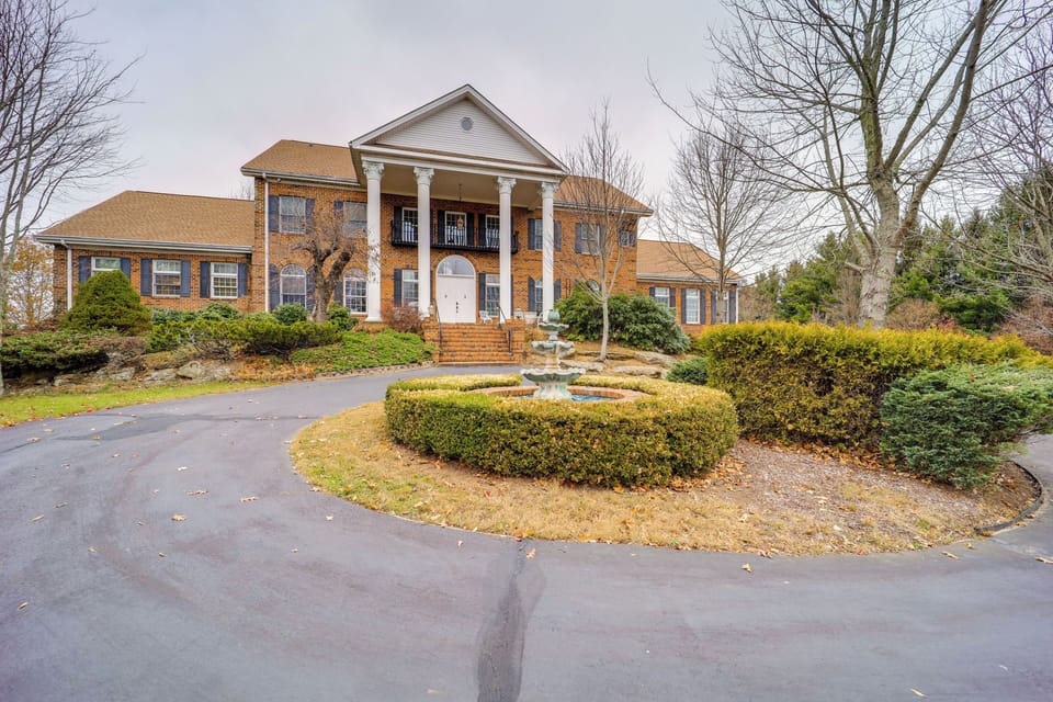 Villa (6 Bedrooms) | Front of property