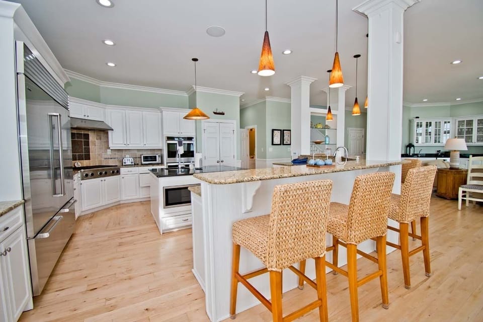Kitchen has Bar Seating