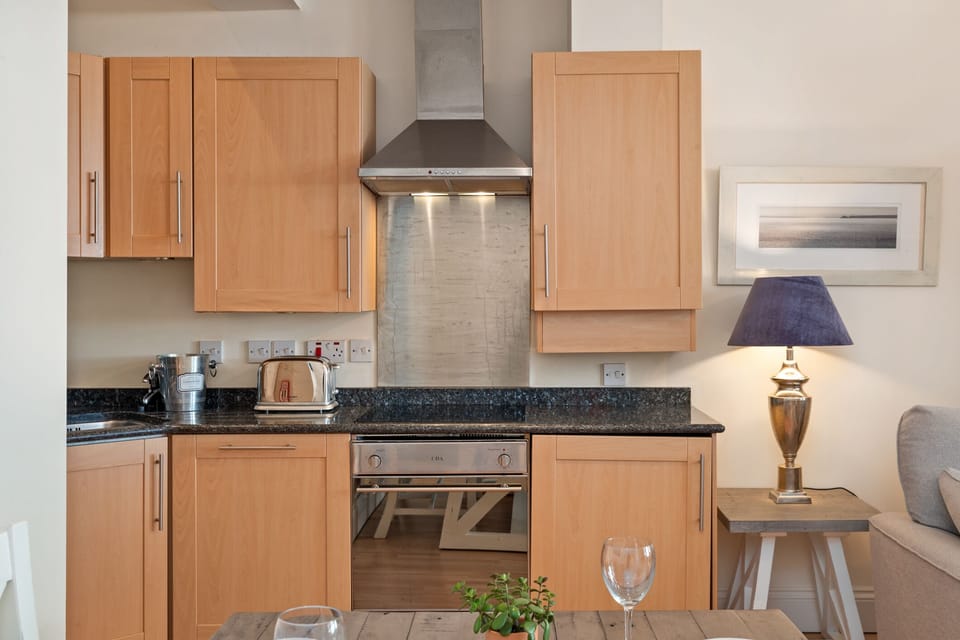 Tenby apartment, sea views