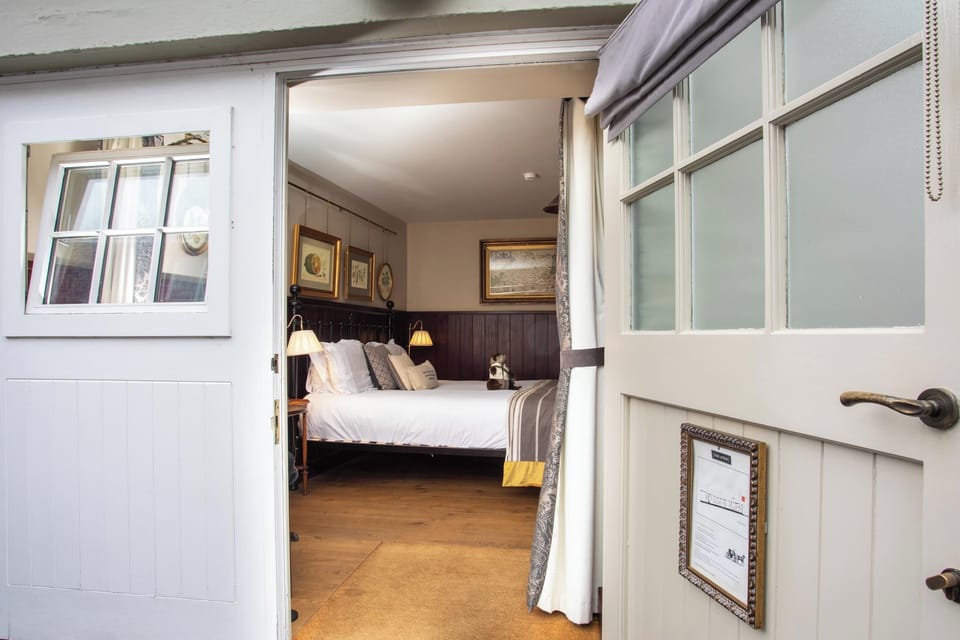 Comfy Accessible Double Room | Hypo-allergenic bedding, iron/ironing board, free WiFi, bed sheets