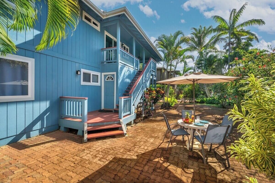 Koali Surfrider Downstairs Patio with Outdoor Seating