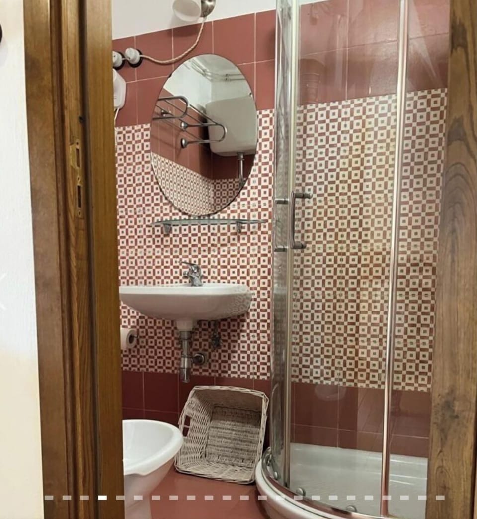 Comfort Room, Patio, Garden View | Bathroom | Shower, free toiletries, hair dryer, towels