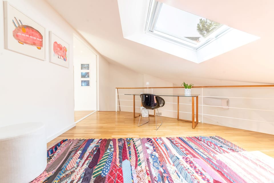 Bright mezzanine study space with skylights — Apartment Aroeira Golf I, holiday apartment in Portugal