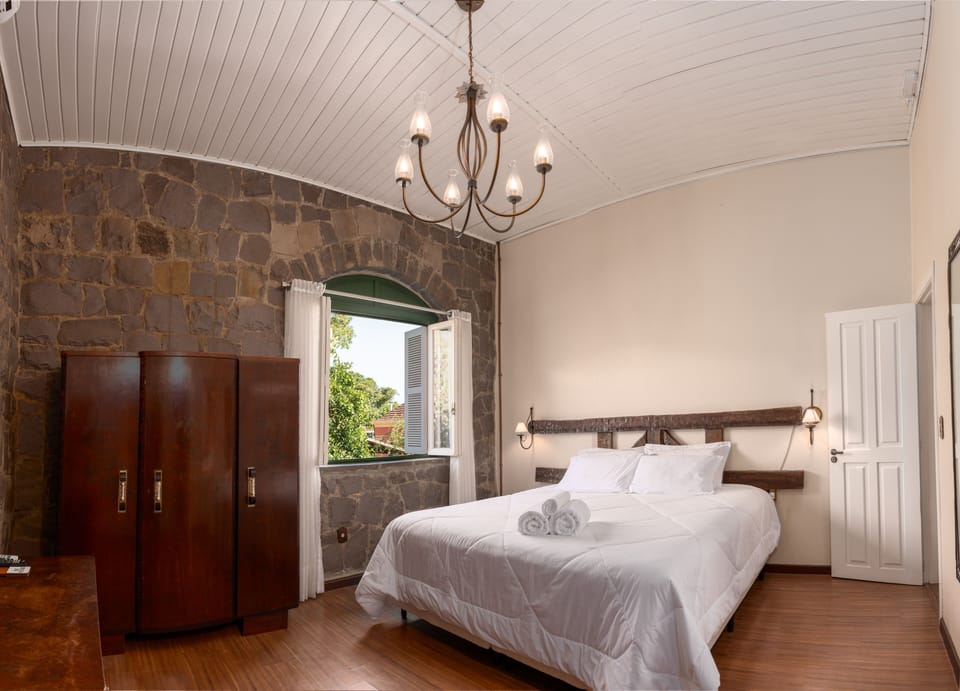 Exclusive Suite, 1 Bedroom, Air conditioning, Vineyard View | 2 bedrooms, minibar, individually furnished, desk