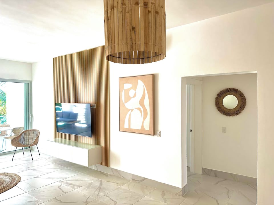 LIVING ROOM With TV and music