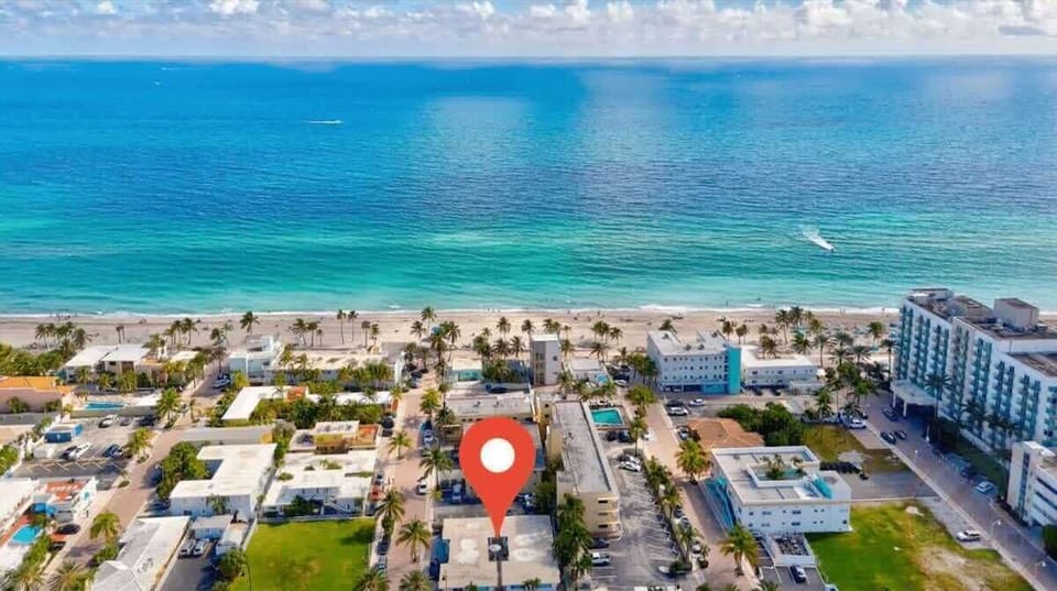 Amazing bird's eye view of the beach and serene neighborhood.