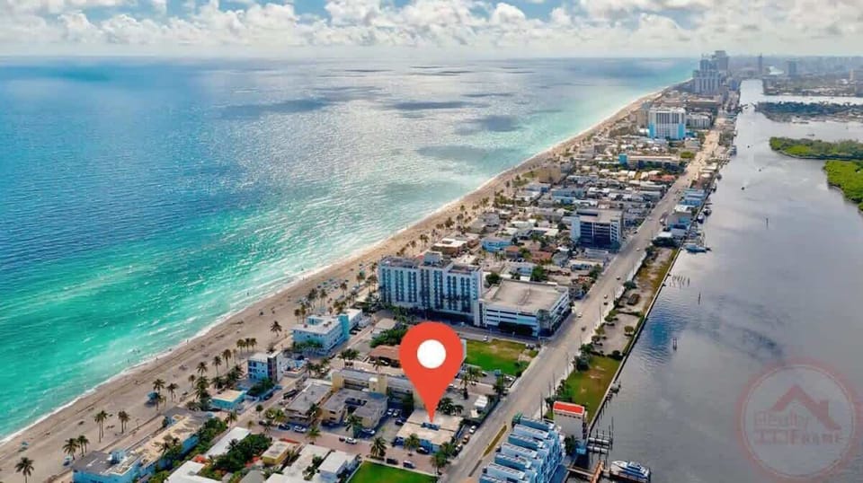 Amazing bird's eye view of the beach and serene neighborhood.