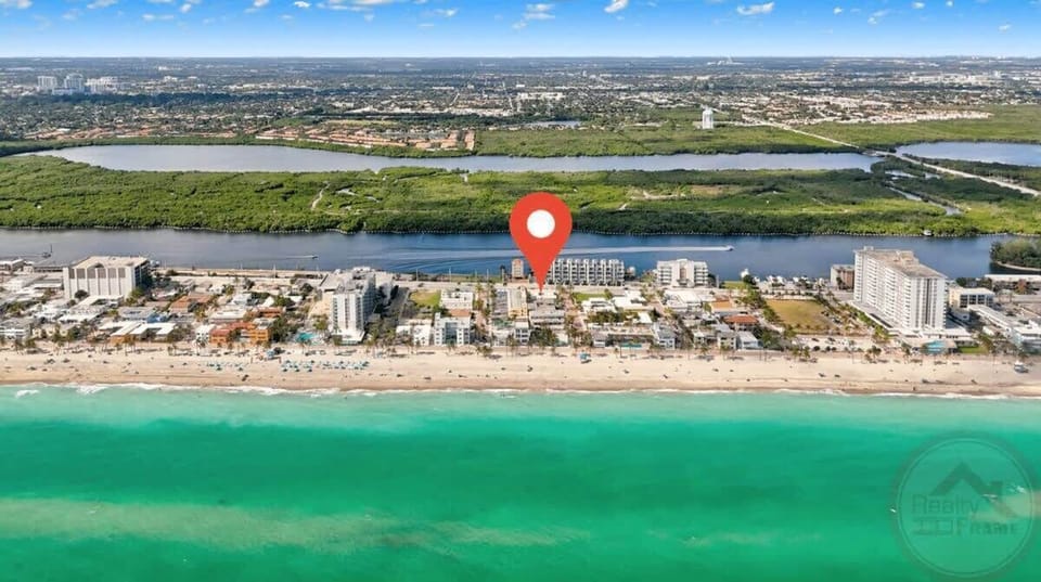 Amazing bird's eye view of the beach and serene neighborhood.