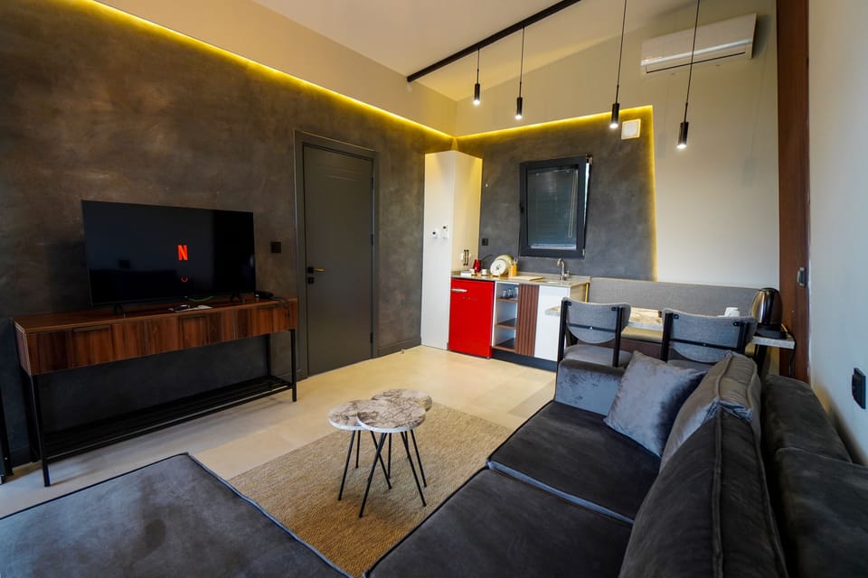Senior Bungalow | Living area | 44-inch Smart TV with satellite channels, Netflix, heated floors