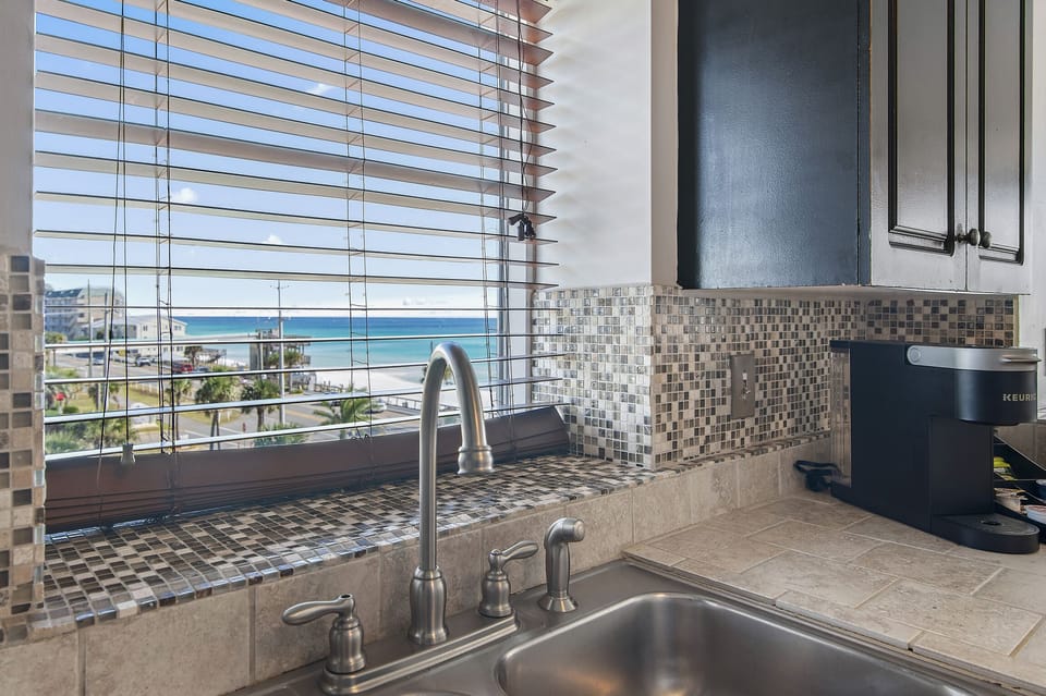 Gulf views from the Kitchen - find peace while washing dishes!