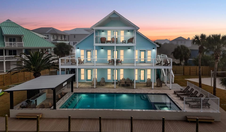 Beach Paradise! Backyard oasis with Pool, Hot Tub, grill, sink, and swim-up bar!