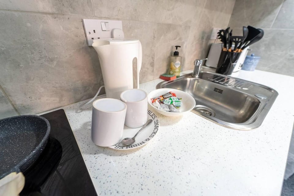 House | Private kitchen | Fridge, microwave, oven, stovetop