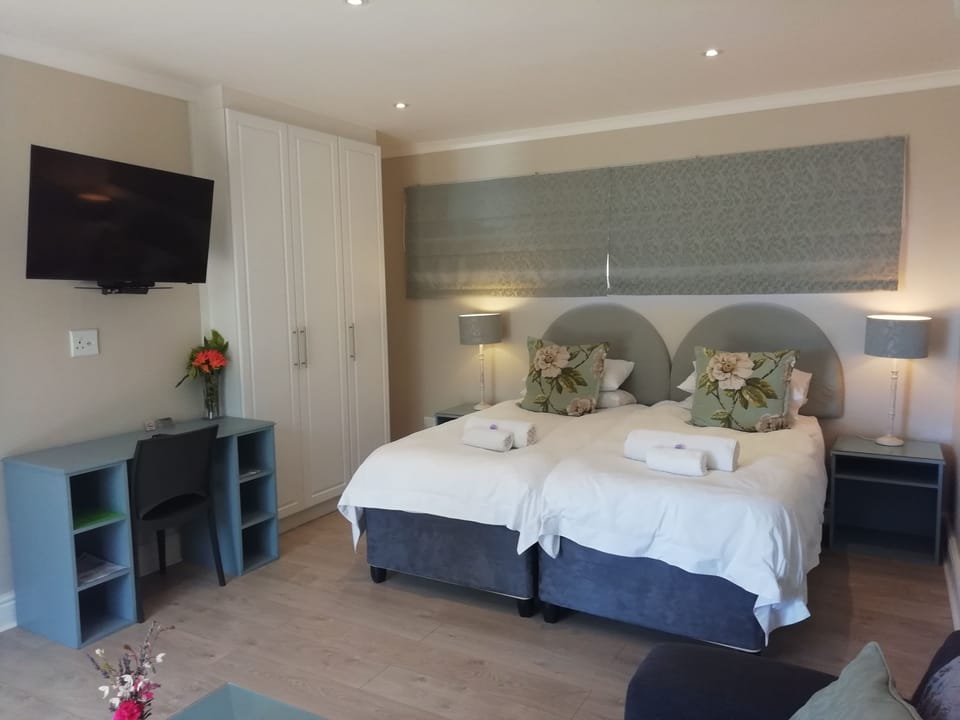 Superior Garden Suite 1 (8) | Premium bedding, in-room safe, individually decorated