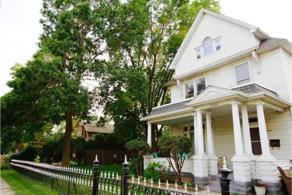 Entire 1st floor in a historic duplex, 10 minutes from downtown Minneapolis.  