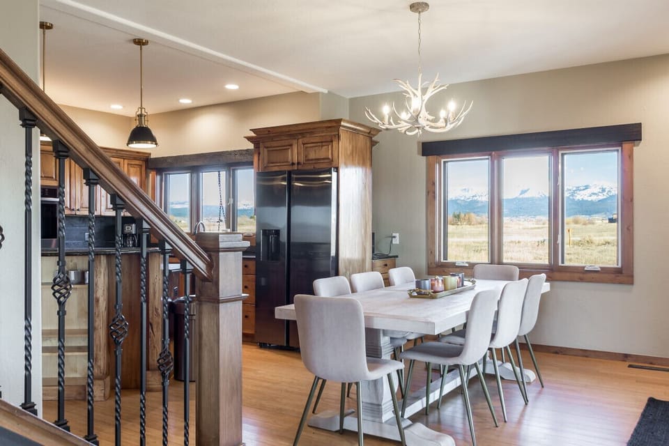 Dining Room Seats 8