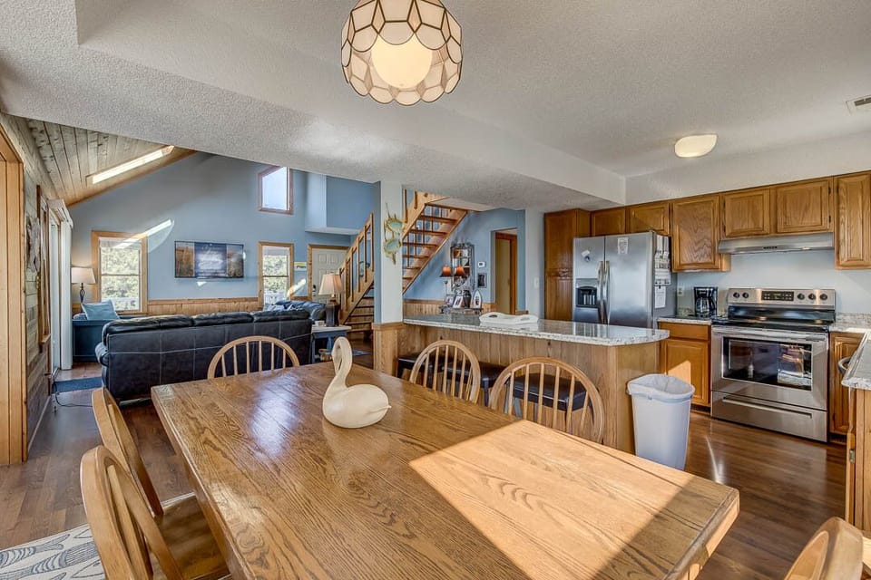 Mid-Level Dining Room with Table (seats 8)